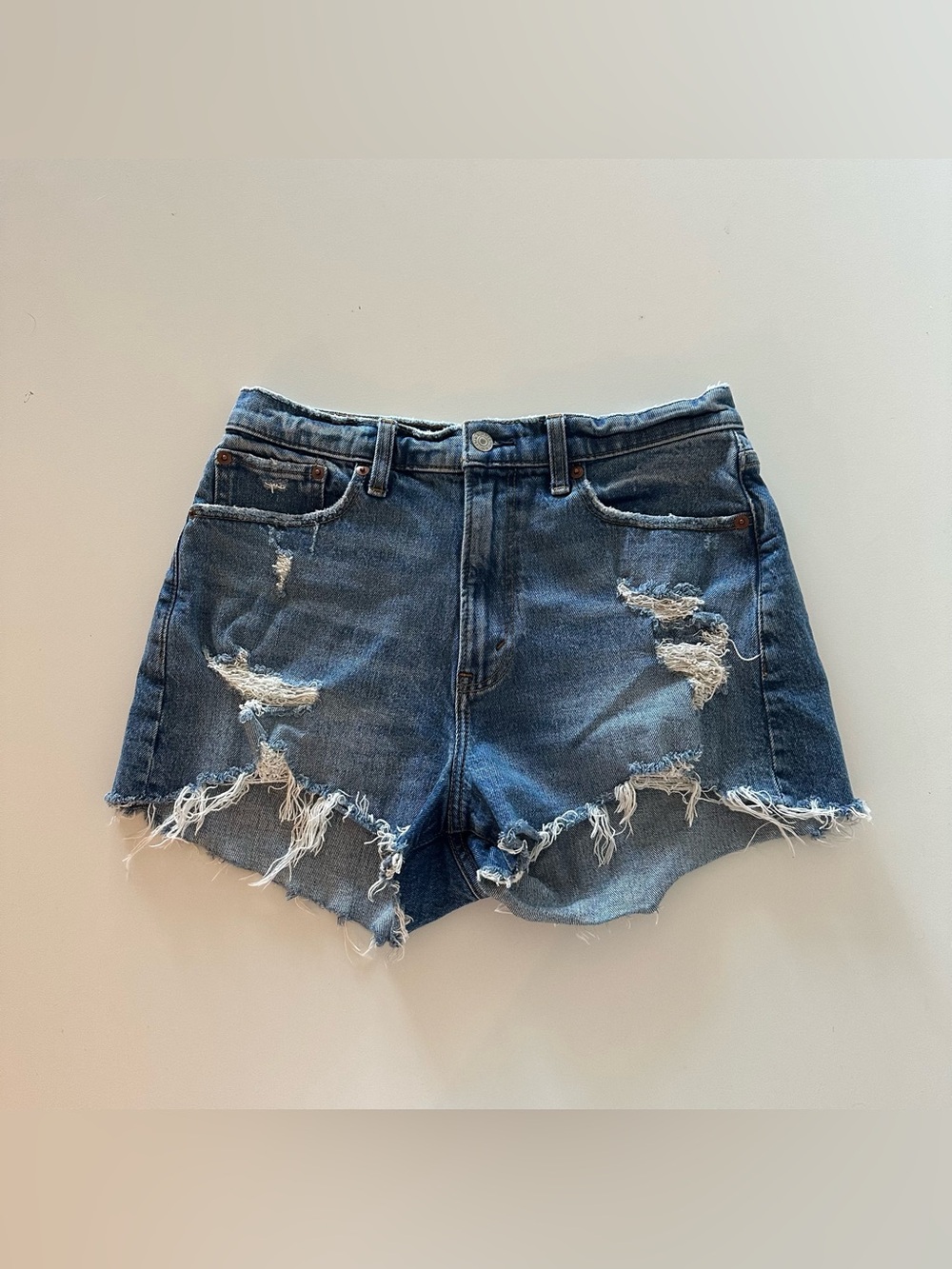 Abercrombie & Fitch Mom High Rise Short 29/8 Curve Love Destroyed Distressed 

G